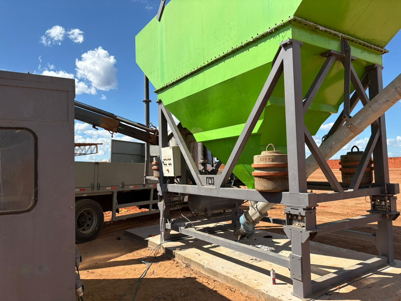 Calibração com padrões de massa e U.M.C Conceito em silo de fertilizantes