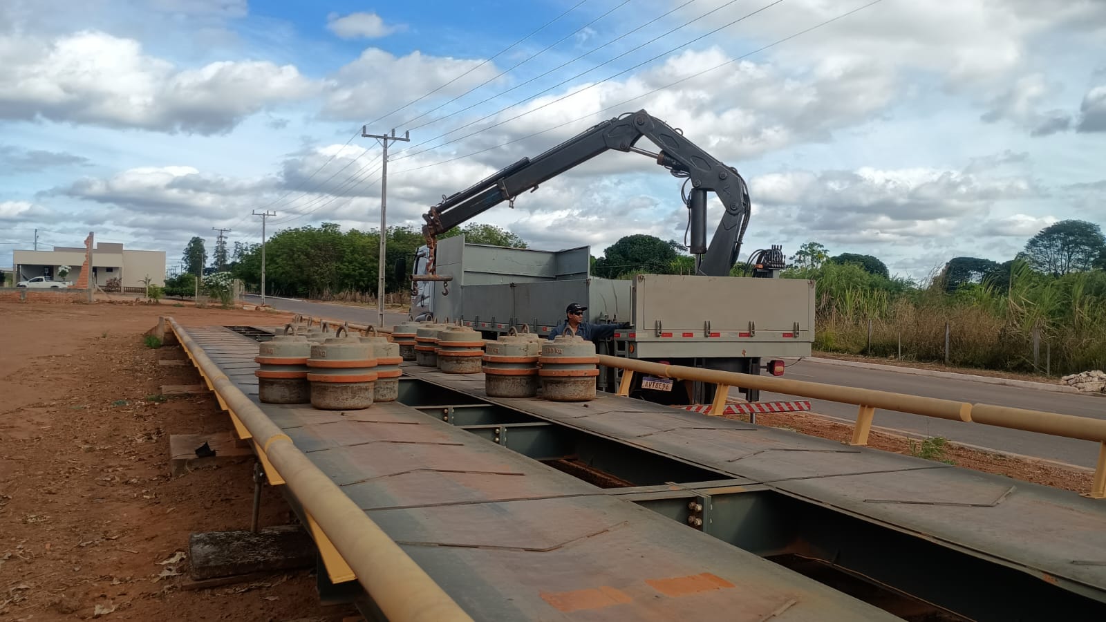 Calibração de balança rodoviária com U.M.C Conceito em via pública