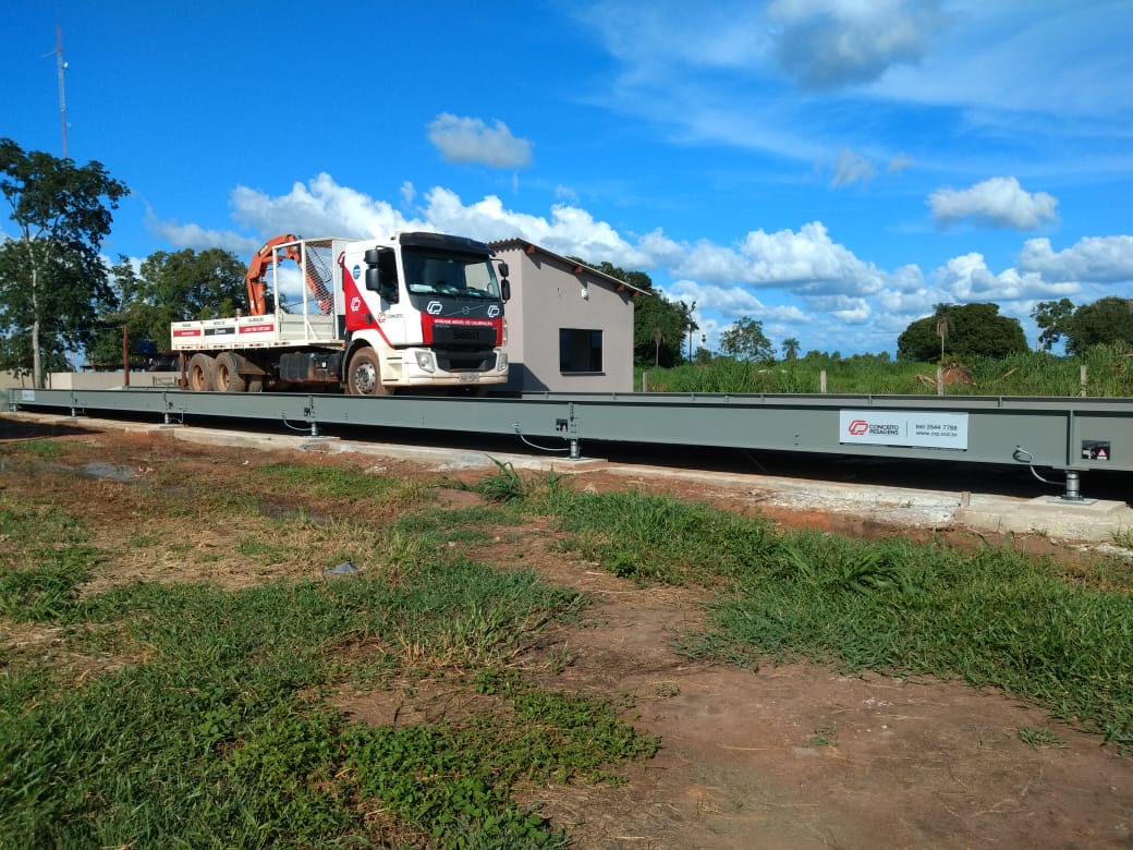 Balança Standard em vista panorâmica com caminhão Conceito