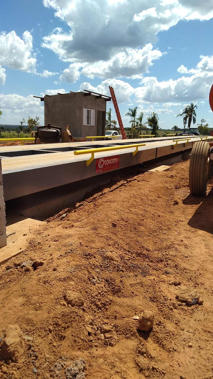 Steel Force entregue em fazenda — vista lateral completa