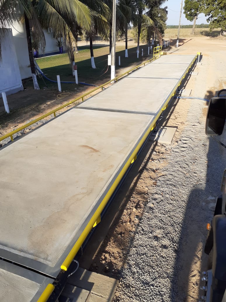 Vista superior da plataforma compacta da Svelte 2515 — laje de concreto