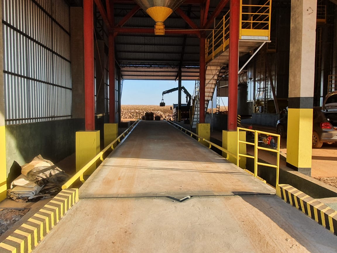 Svelte 2515 instalada em armazém industrial — vista interna